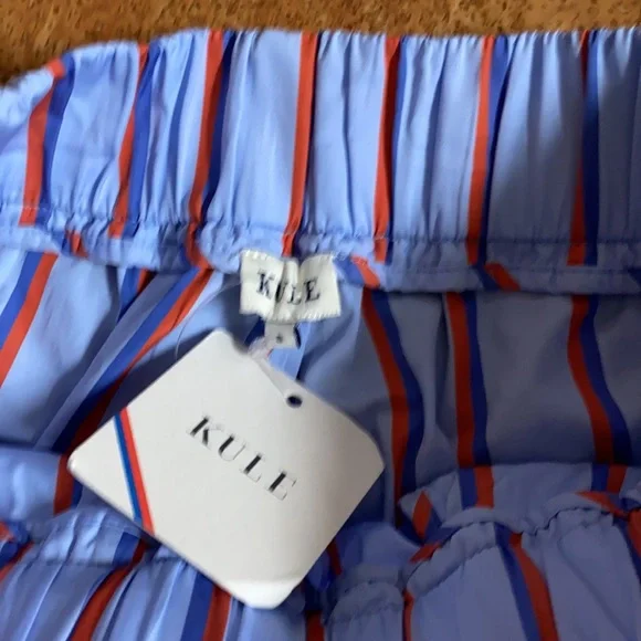 Kule Roxy Shorts - Picture 4 of 5